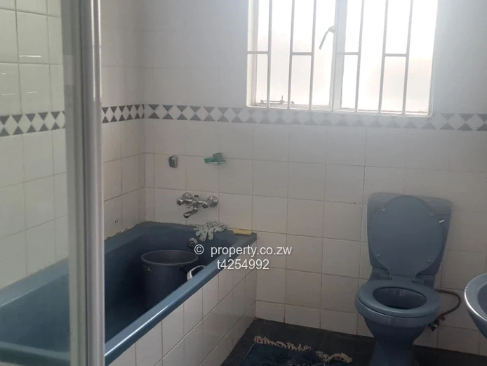 Greystone Park neat 6 bedroomed house to Rent 