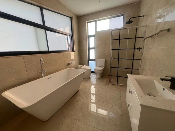 4 Bedroom Flat & Apartment