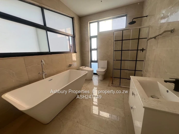 Bright 4-Bed Monavale Flat — Tiled, Fitted Kitchen, 24hr Security