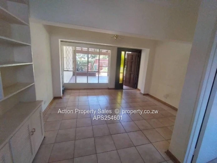 Neat 3 Bed Garden Flat! 