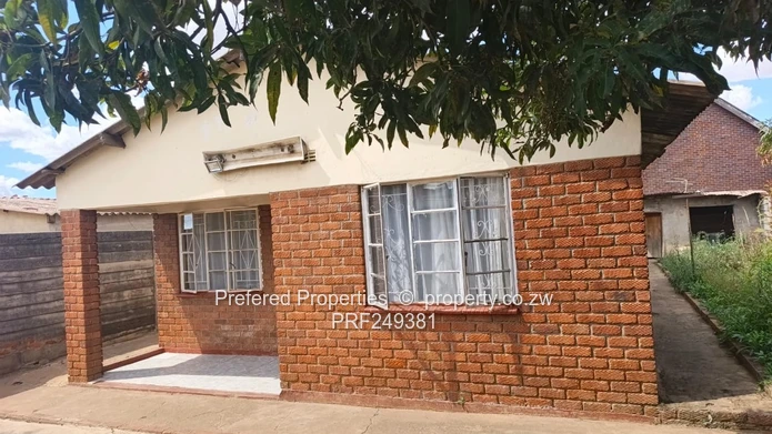 3-Bed Facebrick Home w/ Verandah & Walled Yard - Kambuzuma