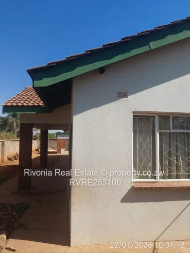 Spacious 4-Bed Westlea Home — Walled, Staff Quarters