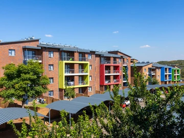 2 Bedroom Flat & Apartment