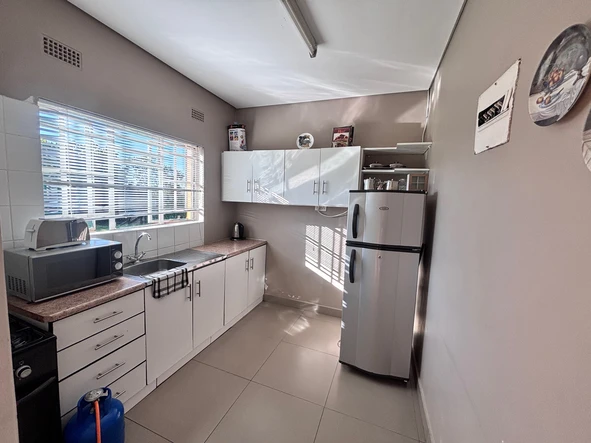 2 Bedroom Flat & Apartment