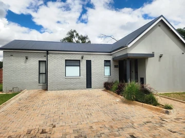 3 Bedroom Garden Flat