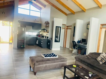 2 Bedroom Flat & Apartment