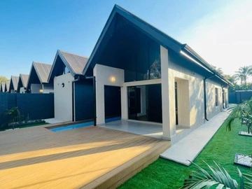 Strathaven's Most Coveted Address : Off-Plan Custer Houses.