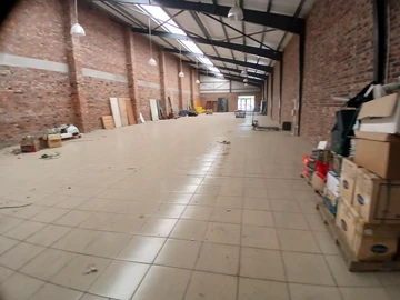 Massive Warehouse/ Shop Space off Simon Mazorodze