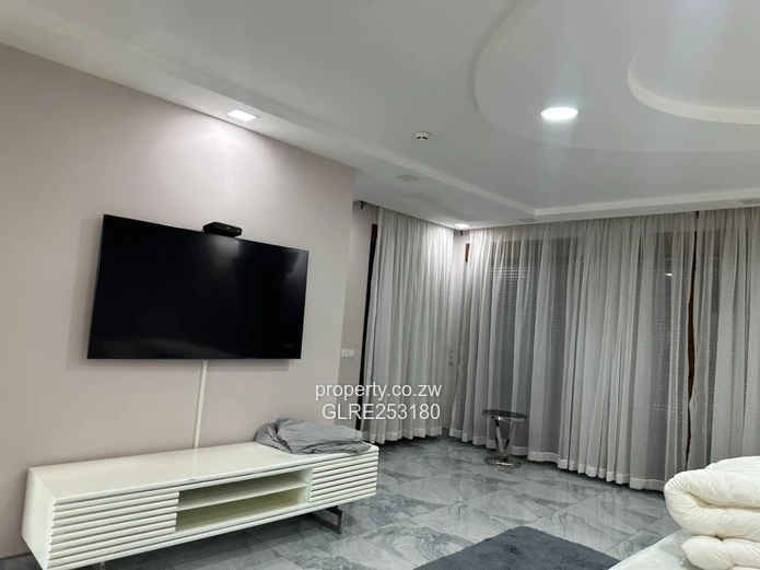 Modern 5-Bed House with Pool & Borehole in Mount Pleasant
