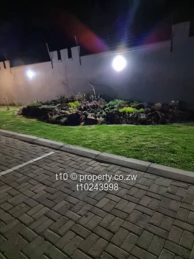 Townhouse to rent in Greencroft 