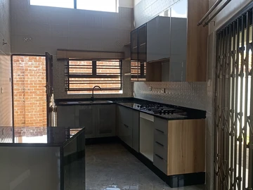 3 Bedroom Flat & Apartment