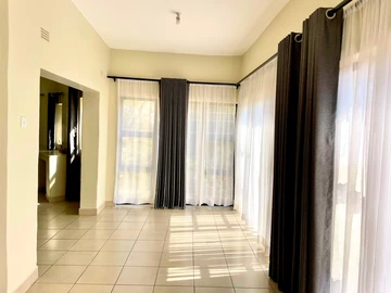6 Bedroom Flat & Apartment