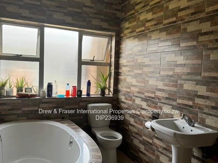 Spacious 4-Bed Family Home with Garden & Entertainment