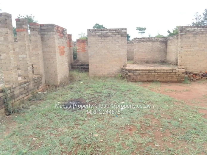 Walled 6-Bed Shell on 2.03ha — Main Road Frontage