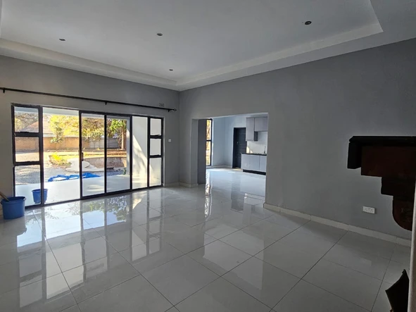 2 Bedroom Flat & Apartment