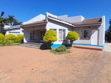 4 Bedroom Flat & Apartment