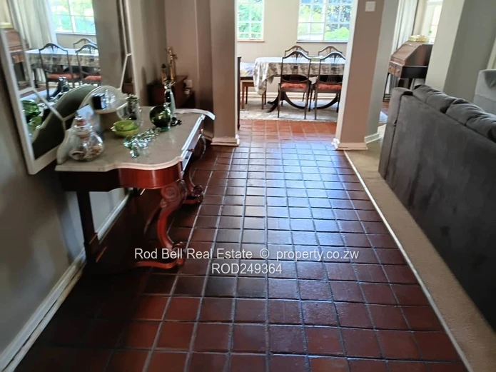 2BR Townhouse in Greendale - Cozy Lounge & Fitted Kitchen