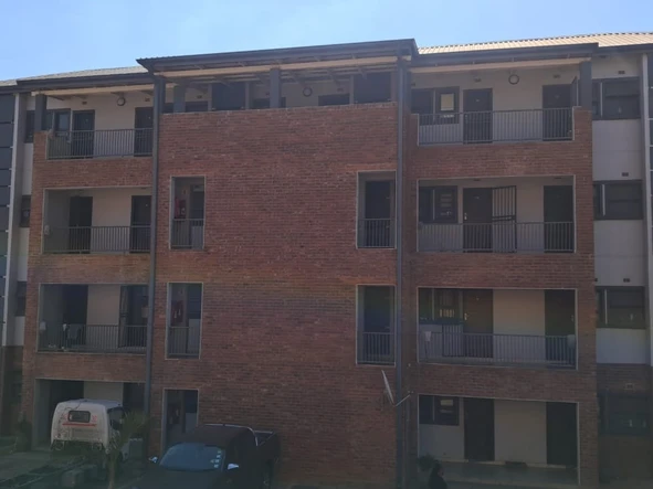 2 Bedroom Flat & Apartment