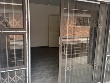 3 Bedroom Flat & Apartment