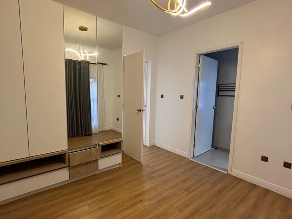 4 Bedroom Flat & Apartment
