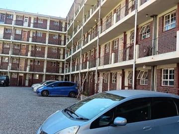 2 Bedroom Flat & Apartment