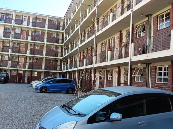 2 Bedroom Flat & Apartment