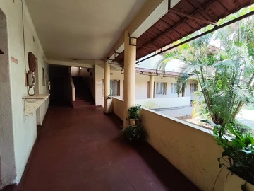 Hotel & Lodge