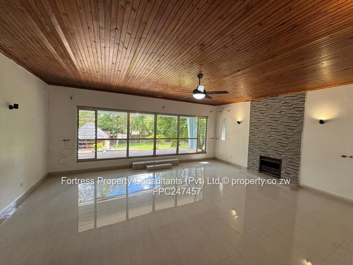 Glen Lorne 8-Bed House with Pool & Sunlit Lounge