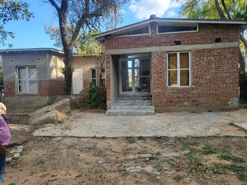 4 Bedroom Flat & Apartment