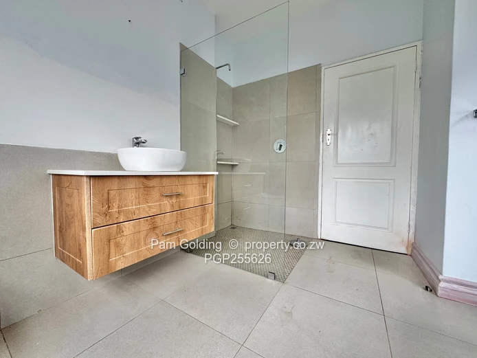 Exclusive Living - 4 Bedroom Home Chisipite 
