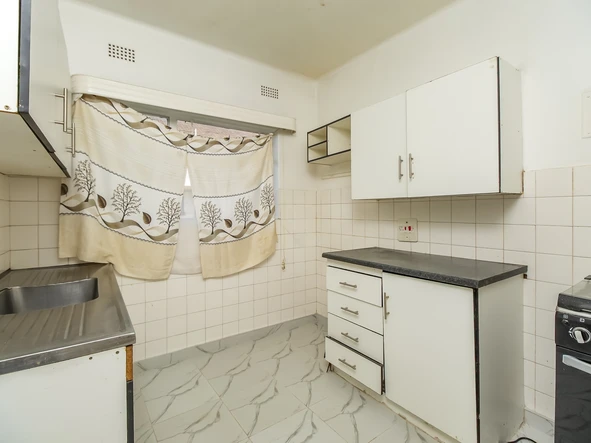 2 Bedroom Flat & Apartment