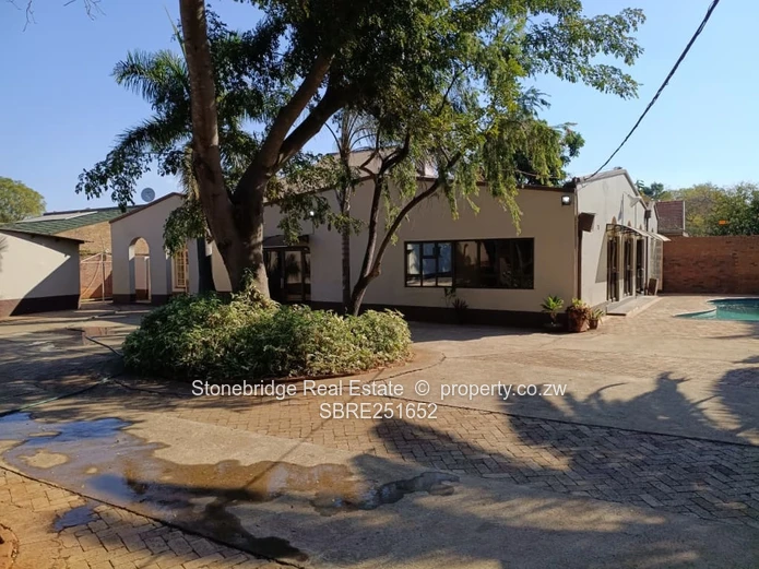 Suburbs Commercial Property to rent