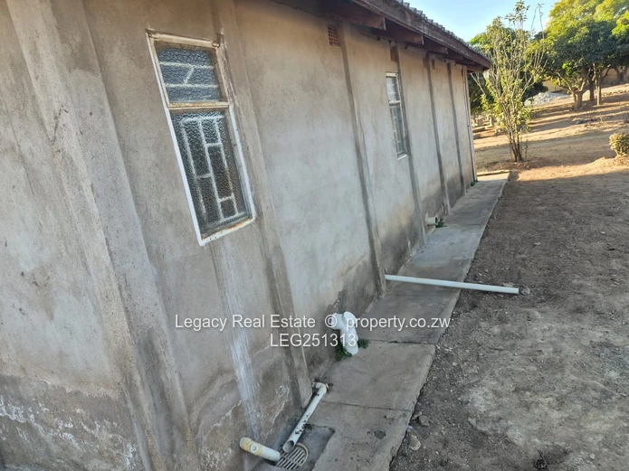 Prime Stand With Cottage & Borehole | Masotcha Ndhlovu