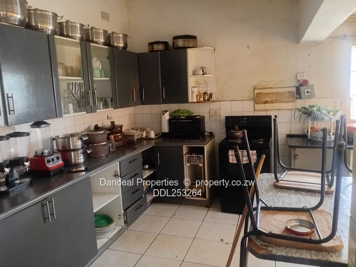Spacious 5-Bed Home in Ballantyne Park — Pool & Borehole
