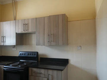 2 Bedroom Flat & Apartment