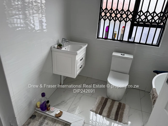 Mabvazuva phase 1 house 4 beds available for rent $750