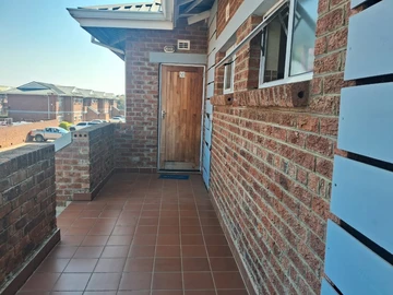 3 Bedroom Flat & Apartment