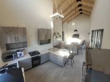 3 Bedroom Flat & Apartment