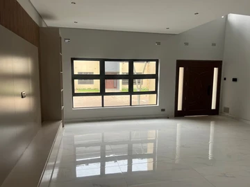 3 Bedroom Flat & Apartment