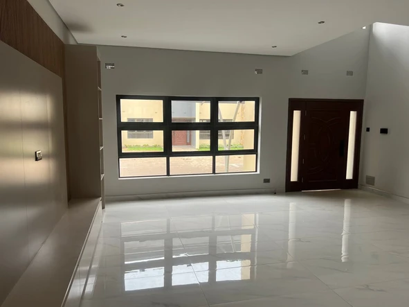 3 Bedroom Flat & Apartment