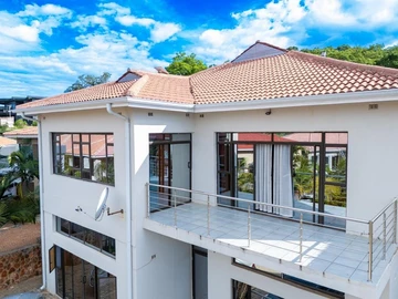 6 Bedroom Flat & Apartment