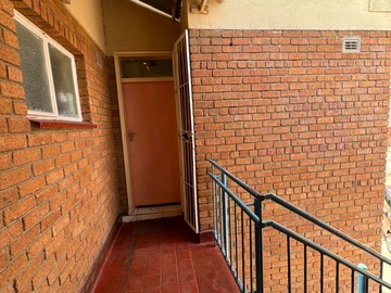 2 Bedroom Flat & Apartment