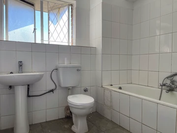 2 Bedroom Flat & Apartment