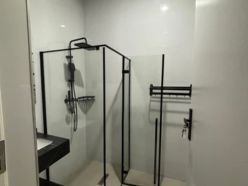 4 Bedroom Flat & Apartment