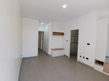 2 Bedroom Flat & Apartment