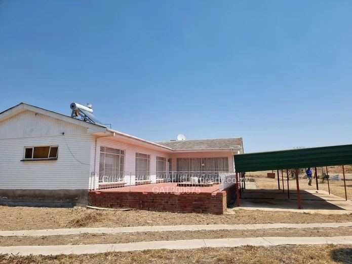 Spacious House with Cottage for Sale in Sunninghill, Bulawayo