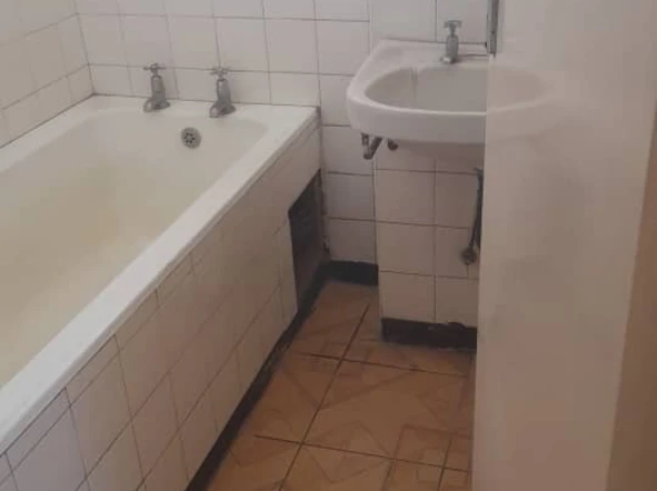 2 Bedroom Flat & Apartment