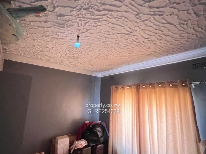 3-Bed House Marimba Park — Walled 2000m², Tank & Solar