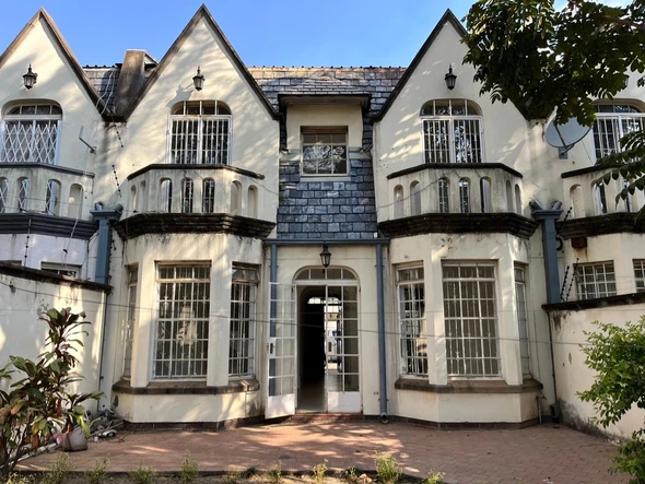 Neat duplex townhouse available immediately 