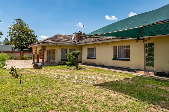 House with seperate cottage - Ideal for Rental Income